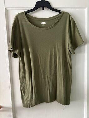 Old Navy Olive Green Short Sleeve Scoop Neck Tee